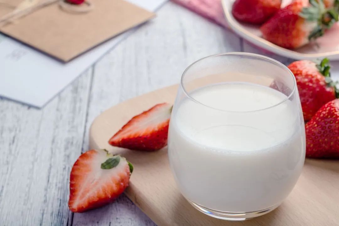 【健康科普】晚上喝牛奶等于“服毒”？什么時間喝牛奶最好？4個誤區別再犯